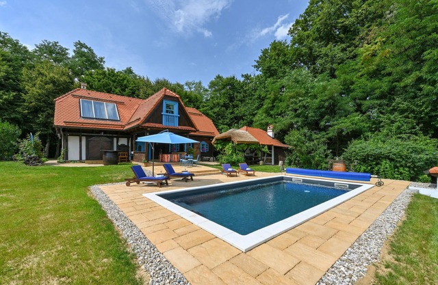 Awesome home in Zlatar with sauna
