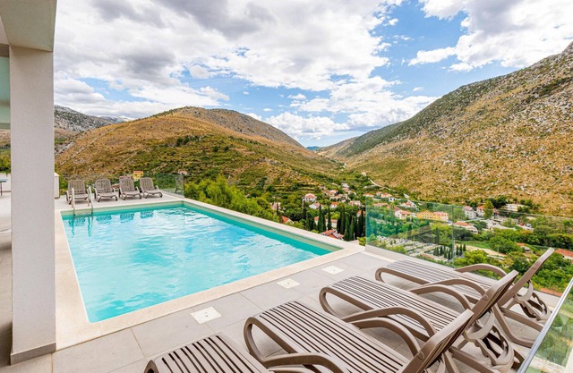 Awesome Home in Zrnovnica With Sauna, Wifi and Swimming Pool
