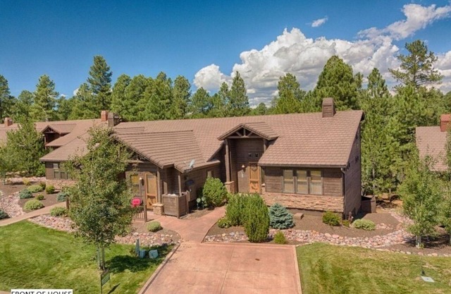 Awesome lodge on the 10th Fairway in the Torreon golf community in Show Low AZ.