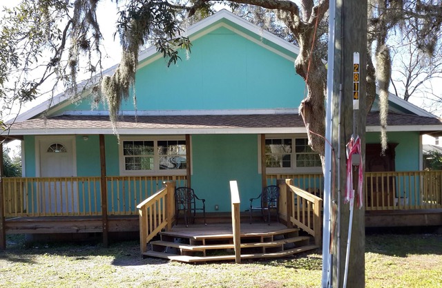 Awesome Rental. Near Beach, ocean park, and Mayport Base.