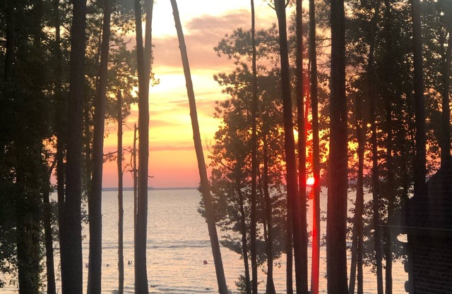 Awesome Waterfront LakeHouse on Sam Rayburn Lake, 4 Bedrooms, 3 Baths, Sleeps 12