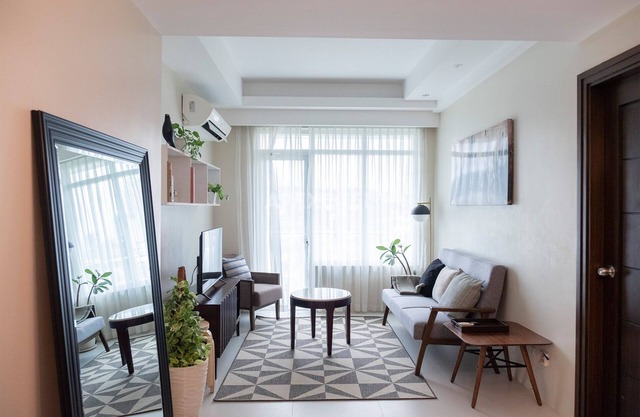 Ayala Apartment Airy Balcony Luxe Best CBD IT Park