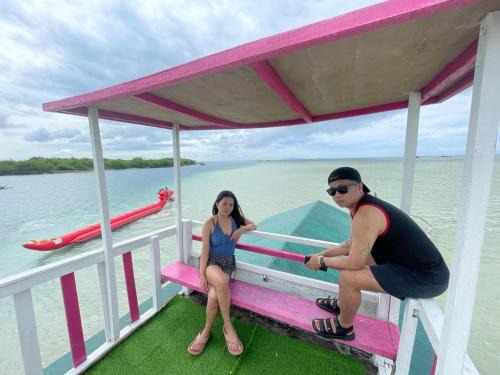 Ayne's Floating Cottage