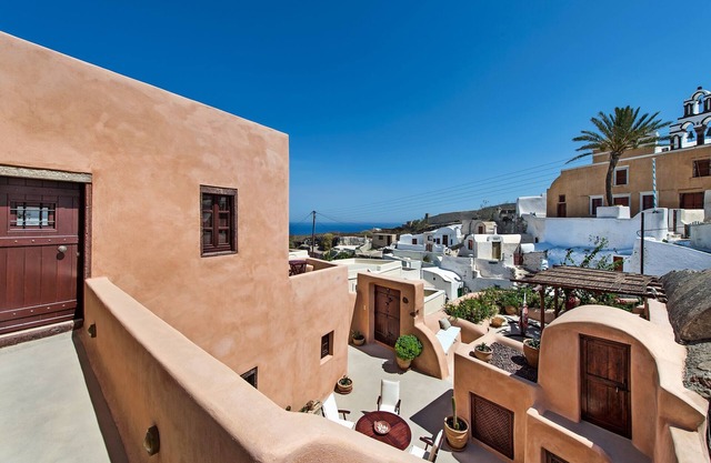 Azalea Houses Suite - Finikia traditional house