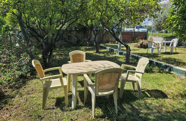 Azure Hotel Dhermi