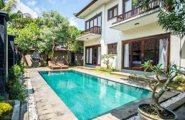 Azure House: the dive to bright holiday