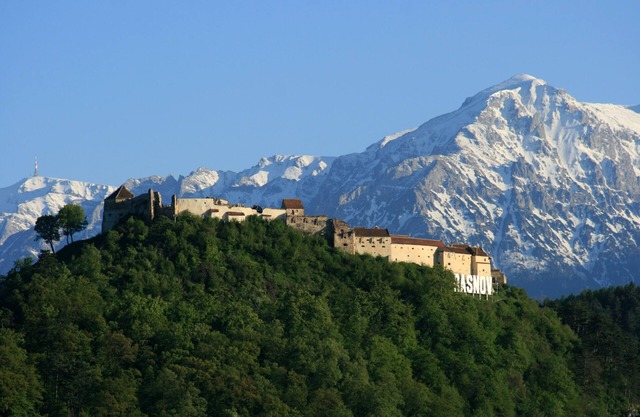 B&B 3 stars, 13 rooms, clean, max 28 persons, nearby Dino Park.