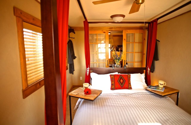 B&B Night Hawk Rm enjoy a true western experience with a sophisticated ambiance