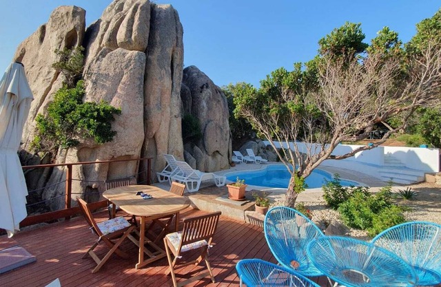 B&B RENA MAJORE - CALA SAMBUCO room - swimming pool, air conditioning, WIFI, TV