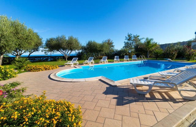 B&B room with swimming pool
