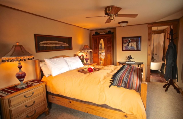 B&B ~ SunDance Room ~ A True Western Experience with a sophisticated ambiance