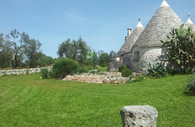 B & B The Owl. Trulli and Nature. Trullo The Lemon