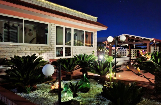 B&B Villa Daisy just 1 minute from Conversano and 5 minutes from Polignano a Mare.