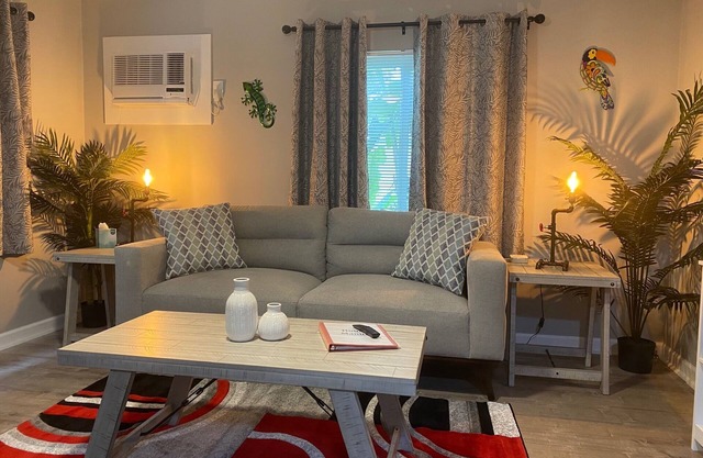 #B: Close to Beach, Las Olas Blvd, and FLL Airport