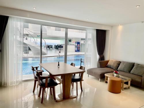 B12a Pool Access partial Seaview 2brs 1bath Karon