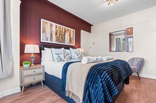 B13 -5 Bedroom House Huge Driveway 6 Beds - Near To Edgbaston QE Hospital-Solihull - Birmingham City Centre - Curzon Circus-HS2 Works-Lawley Middleway - By Arz Stays