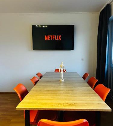 B2 XL Top I 130m2 I 10 Einzelbetten I voll ausgestattet I Balkon I Wasch I XXL P