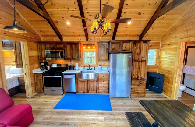 B3 NEW Awesome Tiny Home With A C Mountain Views Minutes to Skiing Hiking Attractions