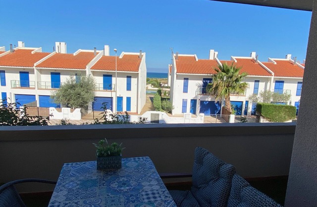 B4 Apartment - sea views, airco, 100m from the beach