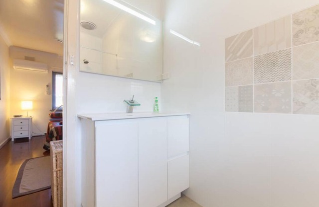 B7 Crawley Apartment 1 BRM & Sleepout near UWA