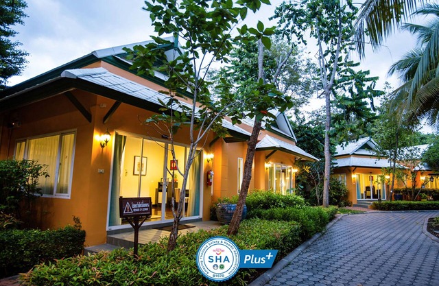 Baan Amphawa Resort & Spa
