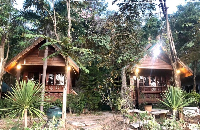 Baan Ing Khao Resort
