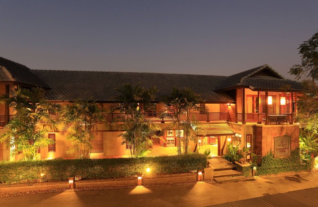 Baan La Poon Hotel