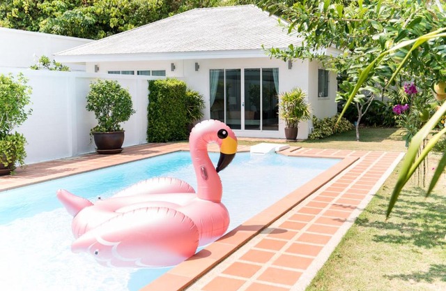 Baan Promphun Pool Villa by BV