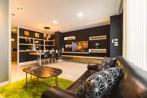 Baan PromTel ,Villa close to Nimman, Resort Pool