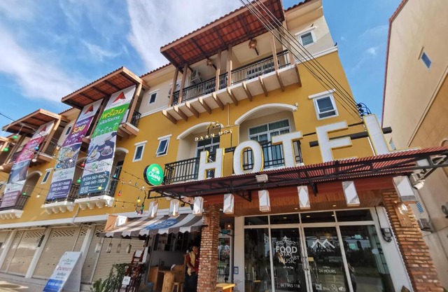 Baan URT Suratthani Airport Hotel