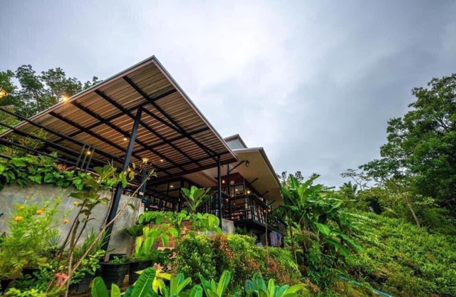 Baanhatsompaen homestay