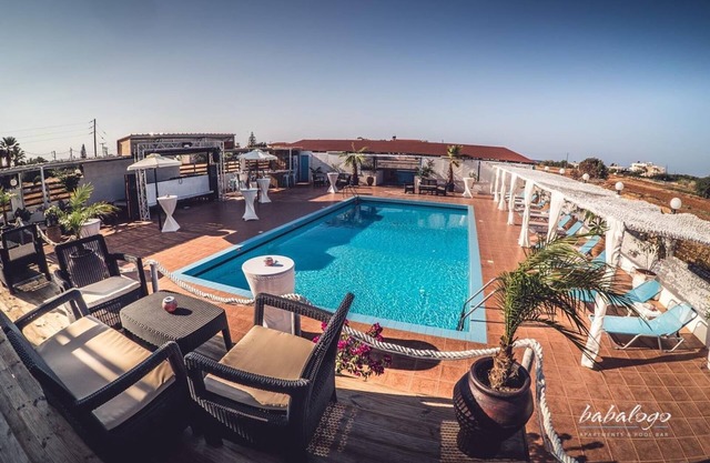 Babalogo Apartments & Poolbar