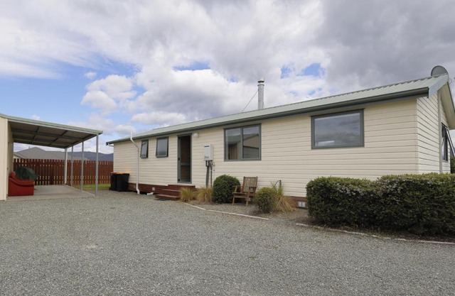 Bach on Speight - Te Anau Holiday Home