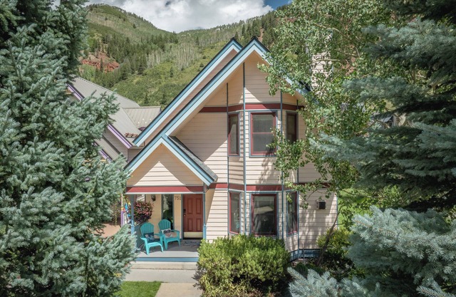 Bachman Village #9, Family-friendly home with backyard - great location!