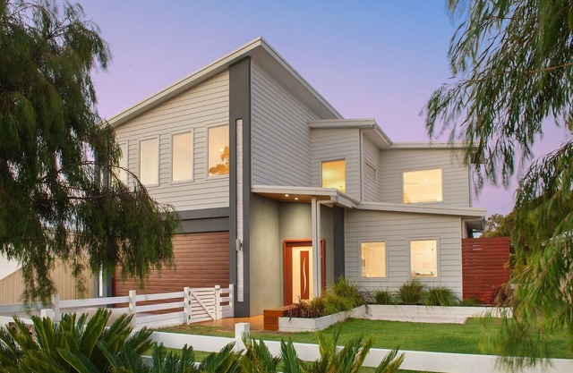 Backing onto Golf Course & just moments away from Dunsborough’s stunning beaches