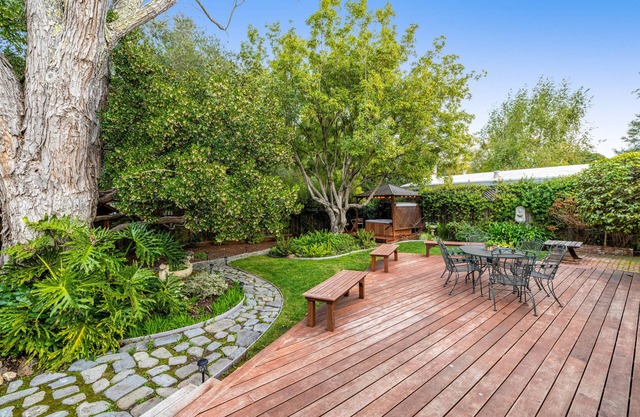 Backyard Oasis, 3/1 Home w/Hot Tub & Central AC