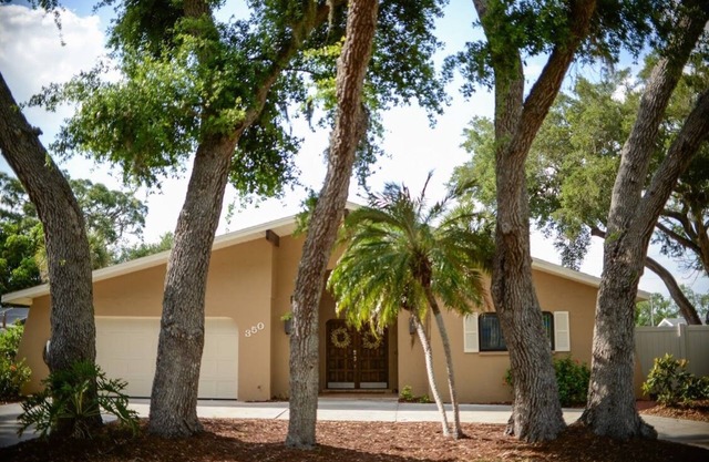 Bahama Villa - Minutes to Venice Beaches-ping-pong-pickle ball court-game room