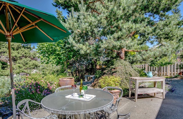 Bainbridge Island - Couple or Single Retreat. Private Entrance, Walk to Harbor