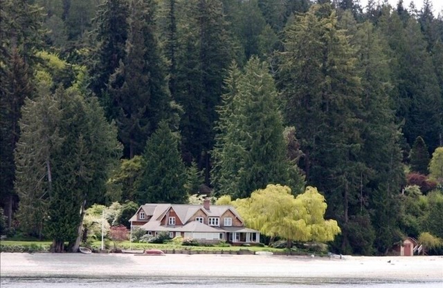 Bainbridge Island (Puget Sound):No-Bank Waterfront Sandy Beach