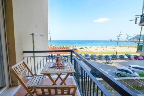 Balcone sul Mare Fronte Spiaggia con AC