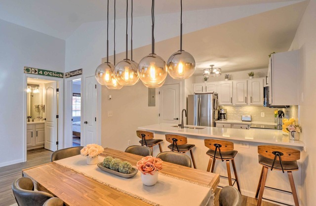 Balcony & Hot Tub Access: Modern Breck Escape!