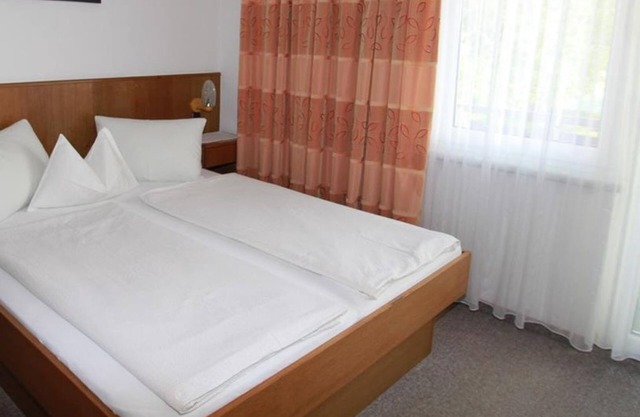 Balcony room on the street side - Pension Sonnenschein