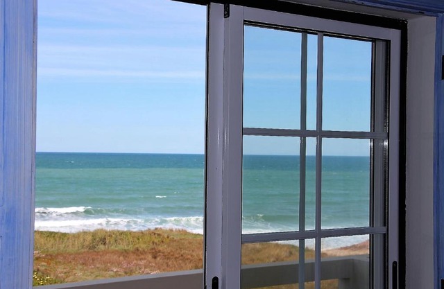Baleal, by the sea with swimming pool
