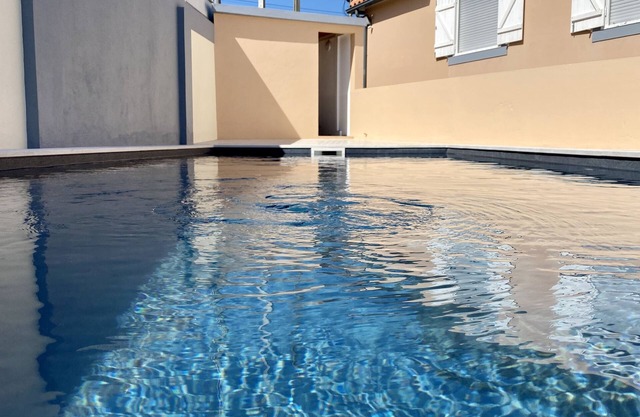 Baleia Atlantic Guest House with Pool