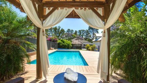 Bali Huts Escape