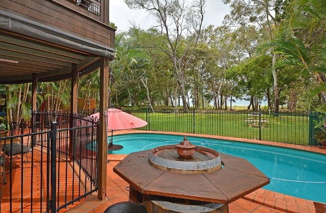 Bali on the Beach, absolute frontage,lawn access