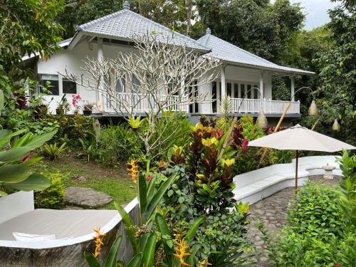 Balian Bliss Retreat complex with private pool