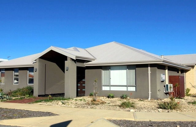 Balkana: 4 BR, 2 BA House in Jurien Bay, Sleeps 10