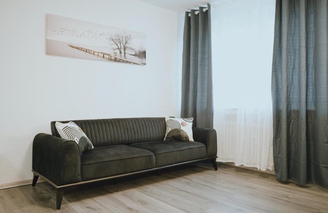 Balkon-Apartment in Krefeld: Komfort & Stil nahe Düsseldorf