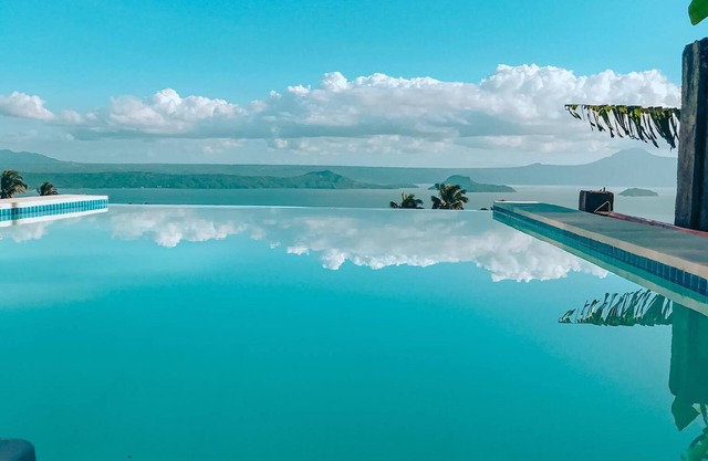 Balkonahe in Batangas, Overlooking Taal Lake and Tagaytay